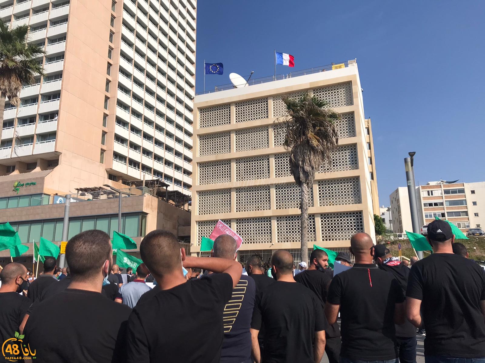 فيديو: تظاهرة للحركة الاسلامية أمام السفارة الفرنسية بتل ابيب نصرة لرسول الله
